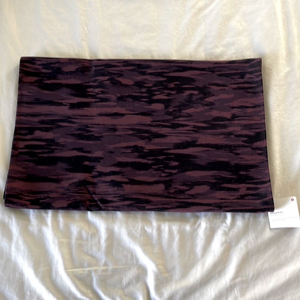 Lululemon NWT Purple Camo Vinyasa Scarf